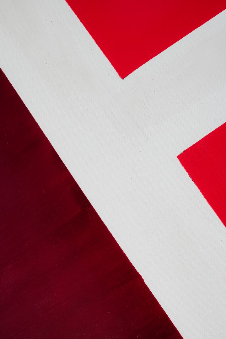 The H (Red) 4